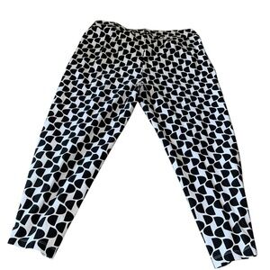 Chico's Black and White Cropped Geometric Pants Size 1 (US M 8/10)